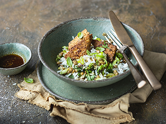 Salade de riz et tempeh aux herbes