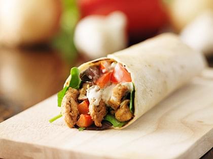 Wrap de poulet, poivrons et avocat