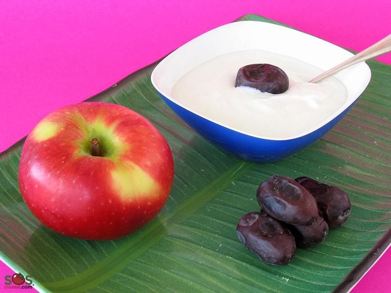 Pomme, yogourt et dattes