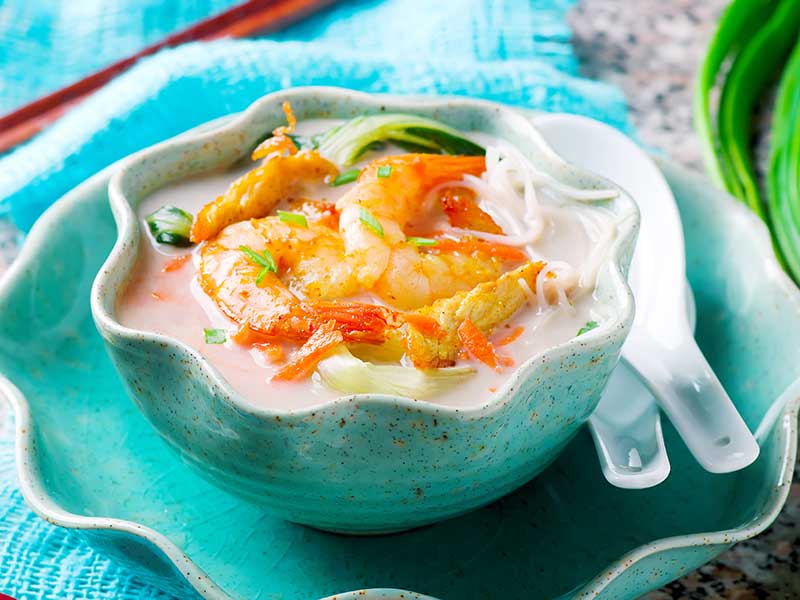 Soupe de poulet et crevettes au lait de coco