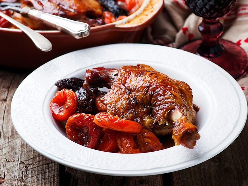 Cuisses de canard braisées aux fruits séchés