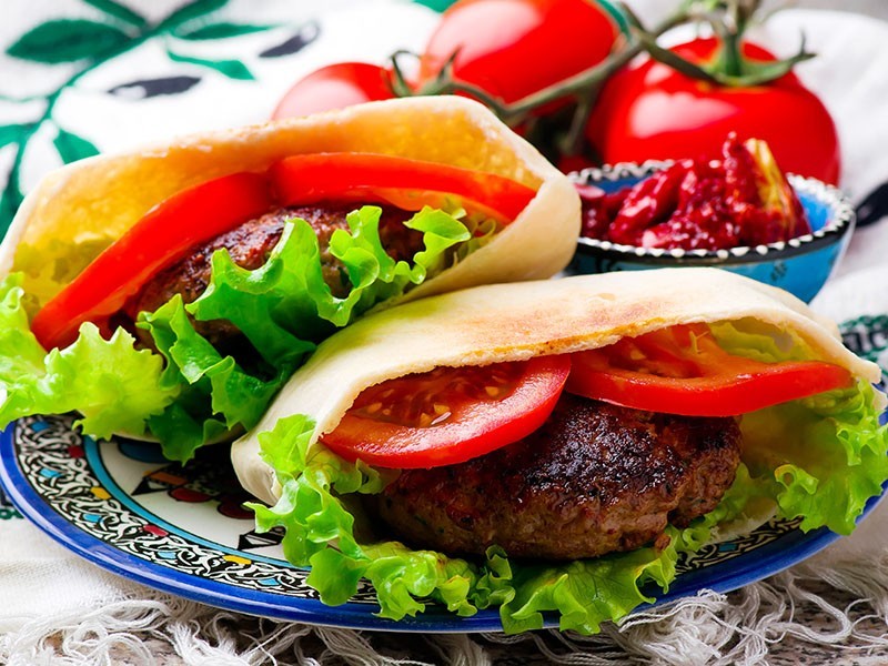 Hamburger mediterraneo di manzo