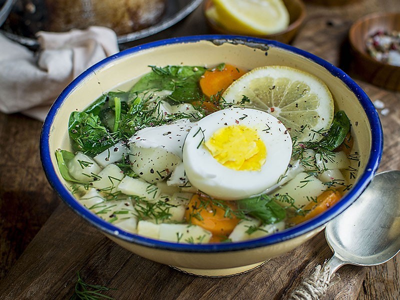 Zuppa di verdure a radice con aneto