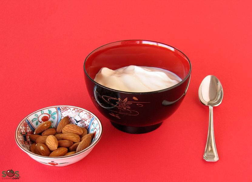 Lactose-free Fruit Yogurt & Almonds