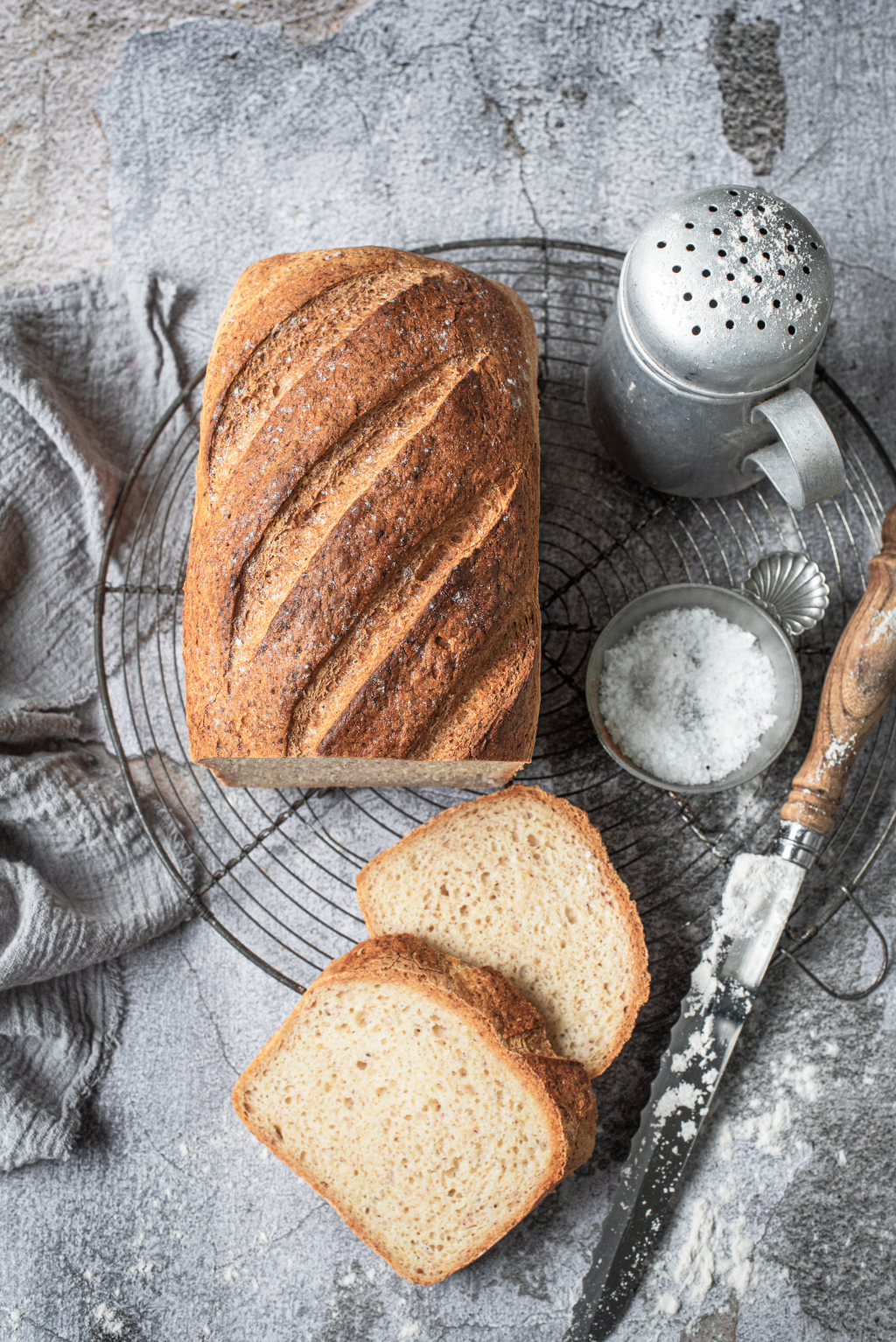 Pain de riz brun cuit au four traditionnel