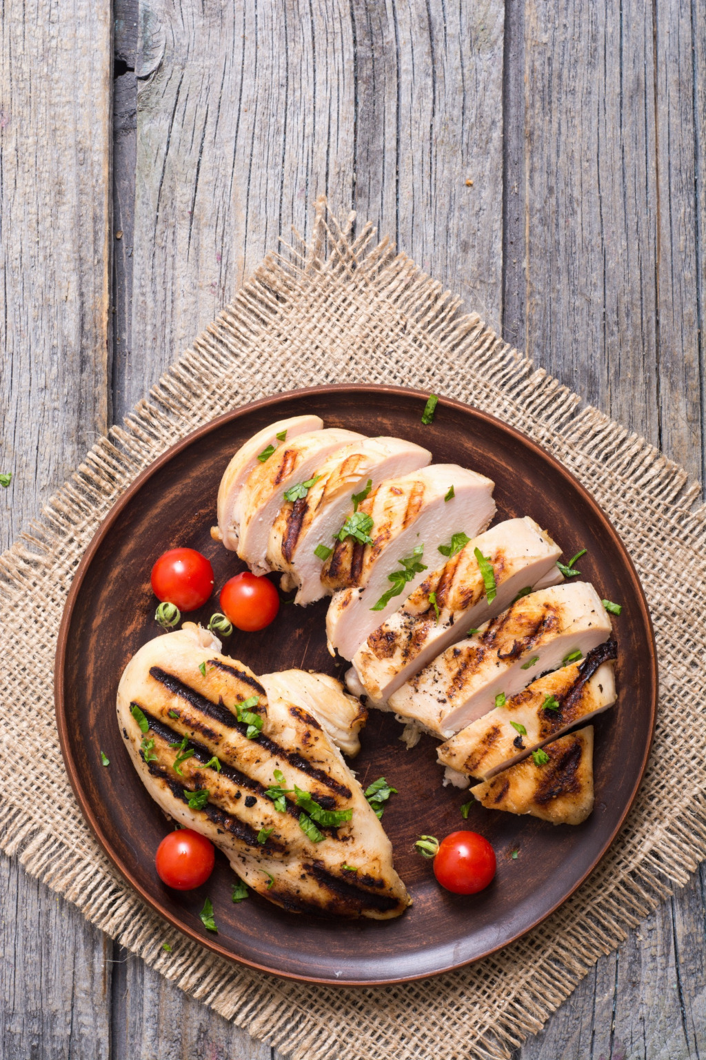 Poitrine de poulet grillée épicée