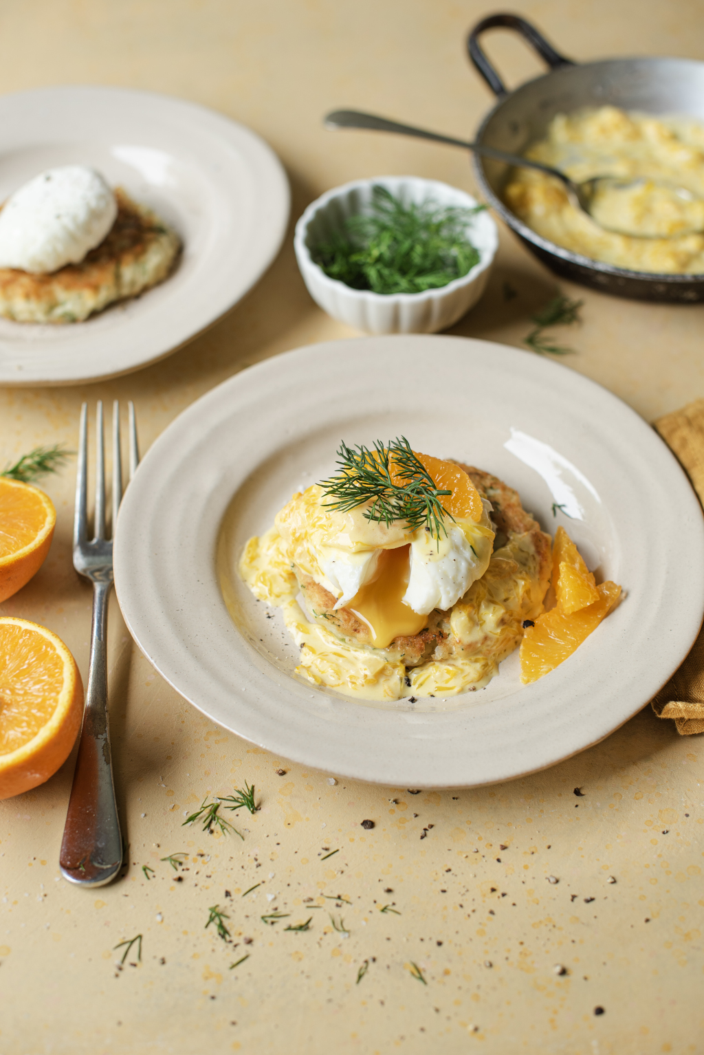 Oeufs pochés et saumon fumé, sauce à l'orange