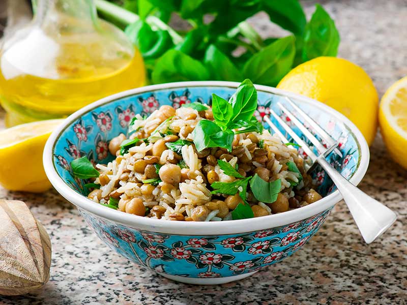 Insalata di riso, lenticchie e ceci