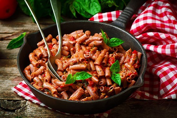 Pâtes de légumineuses alla puttanesca