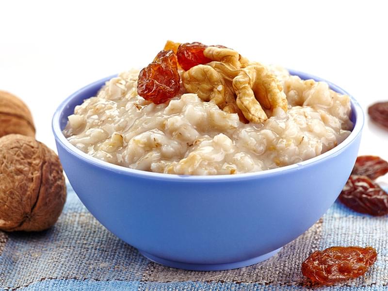 Gruau avec noix de Grenoble et raisins secs