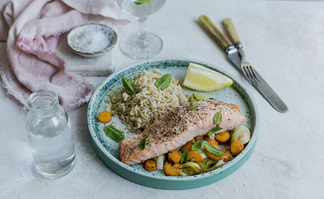 Lemon-Scented Salmon with Carrots and Leeks