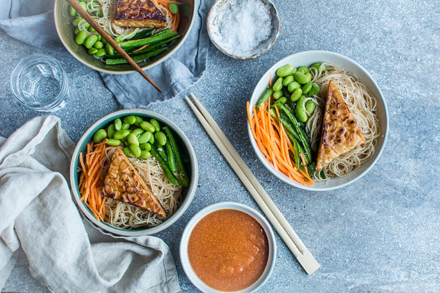 Rice Noodles and Tempeh Bowl with Peanut Sauce