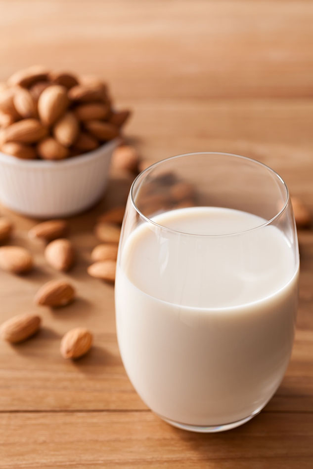 Un bicchiere di latte di piselli