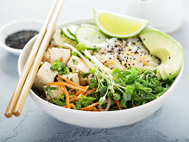 Bol de tofu et riz aux légumes