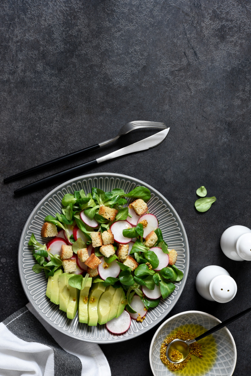 Insalata di songino e avocado