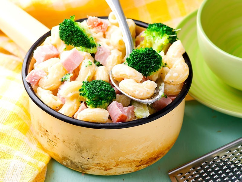 Pasta con prosciutto e broccoli